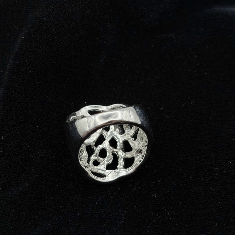 Silver Knot Design Ring - Picture 3 of 4